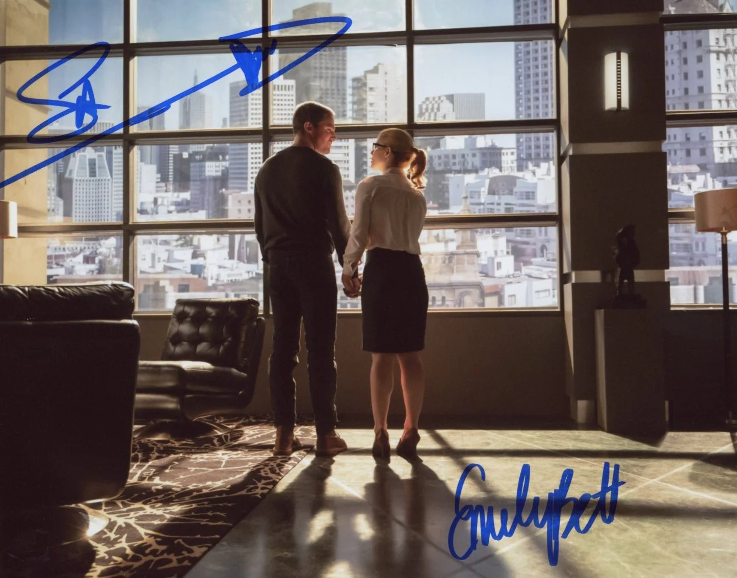 Arrow 8x10 Signed Photo Cast x2 Amell, Rickards JSA Certified Autograph
