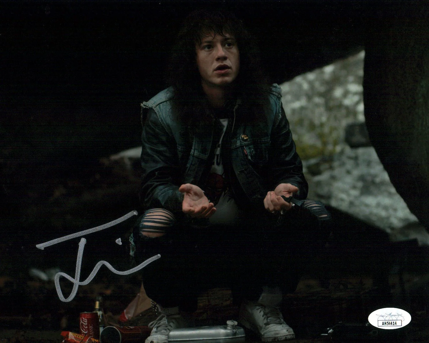 Joseph Quinn Stranger Things 8x10 Signed Photo JSA Certified Autograph - Image 2
