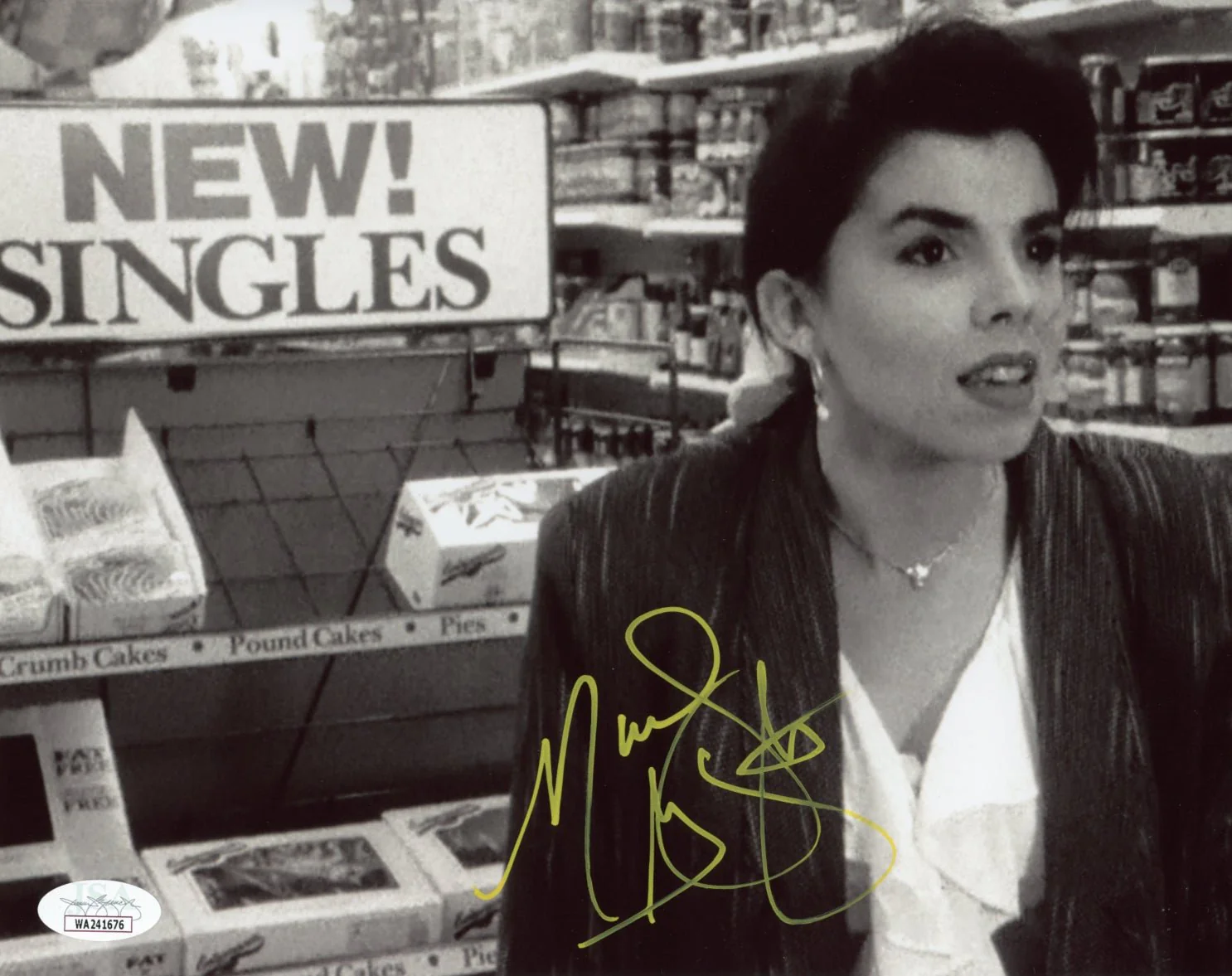 Marilyn Ghigliotti Clerks 8x10 Signed Photo JSA COA Certified Autograph - Image 3