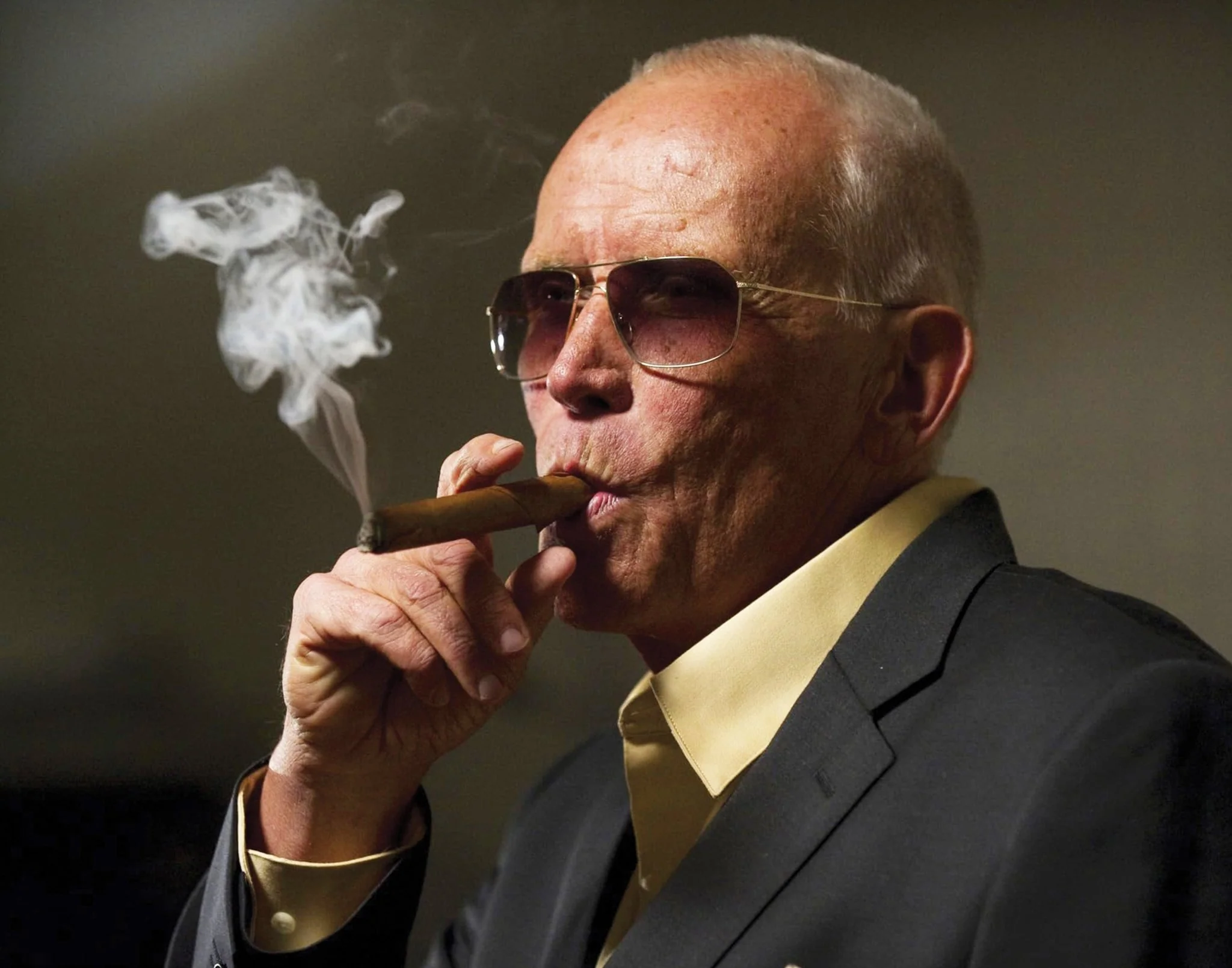 Peter Weller: Autograph Signing on Mini Posters, May 14 - Image 10