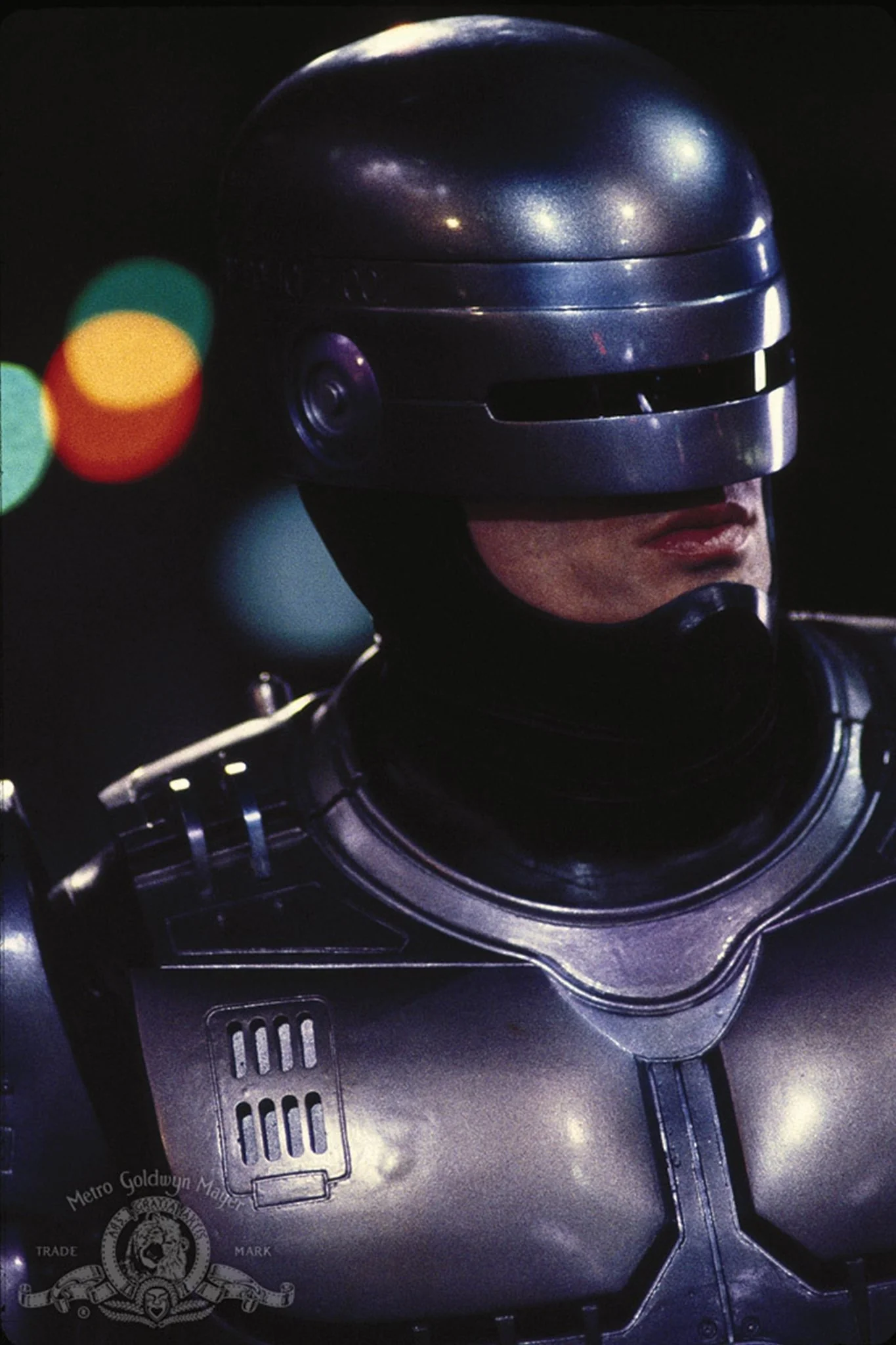 Peter Weller: Autograph Signing on Photos, May 14 - Image 11