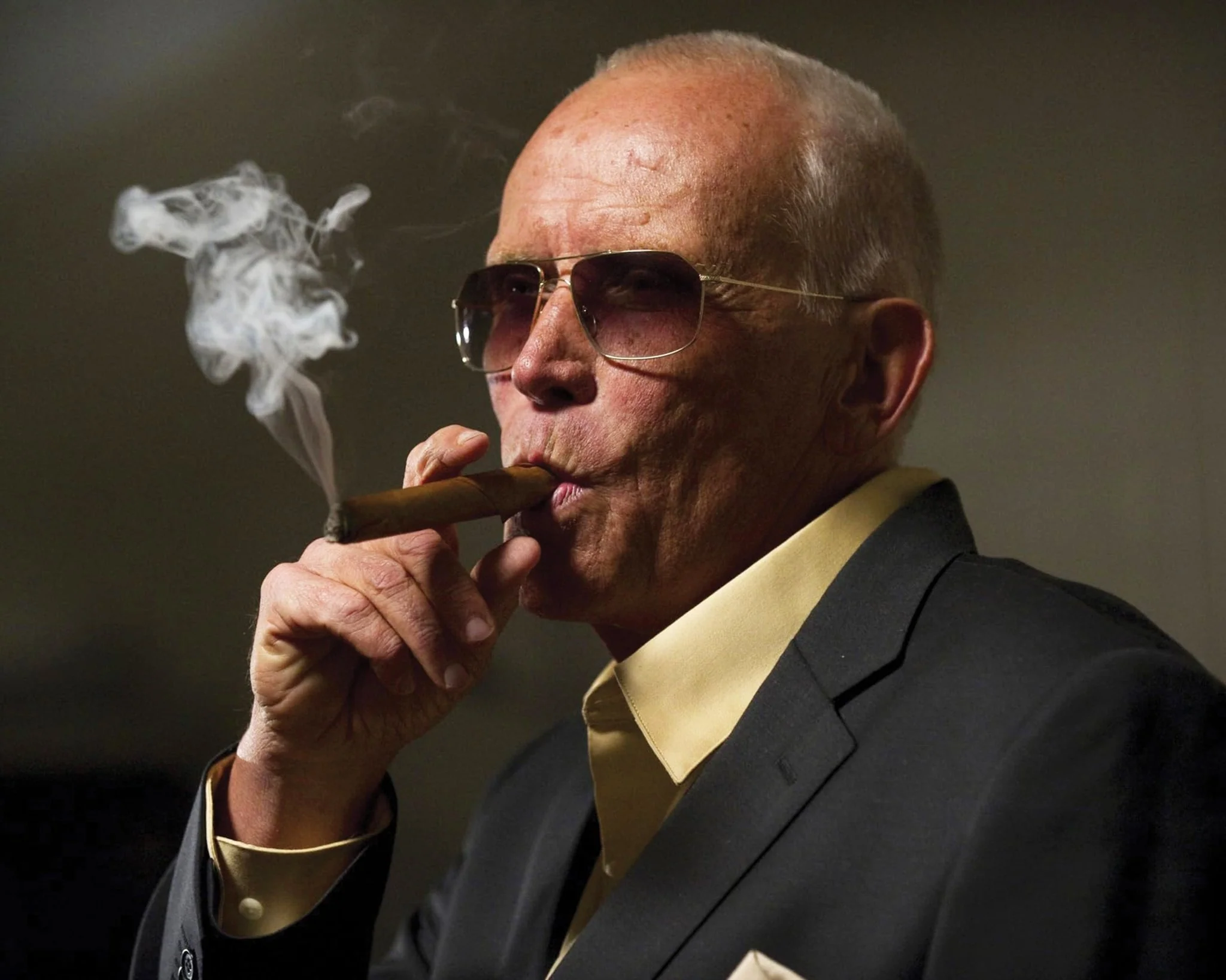 Peter Weller: Autograph Signing on Photos, May 14 - Image 2